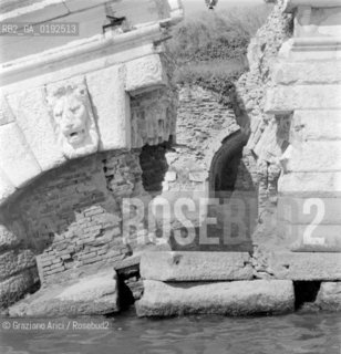 RUINS OF THE FORTE S.ANDREA  - VENICE  - 1960 - © ARCHIVIO Graziano Arici/Rosebud2  / ISOLE ABBANDONATE / DEGRADO