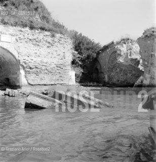 RUINS OF THE FORTE S.ANDREA  - VENICE  - 1960 - © ARCHIVIO Graziano Arici/Rosebud2  / ISOLE ABBANDONATE / DEGRADO