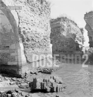 RUINS OF THE FORTE S.ANDREA  - VENICE  - 1960 - © ARCHIVIO Graziano Arici/Rosebud2  / ISOLE ABBANDONATE / DEGRADO