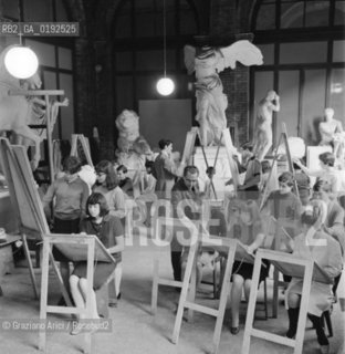 ARTISTIC SCHOOL IN VENICE - 196? - © ARCHIVIO Graziano Arici/Rosebud2  / SCUOLA / STUDENTE / LICEO ARTISTICO