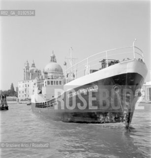 SINKING OF THE FISHERBOAT SEMPRE AVANTI  - VENICE  - 1961 - © ARCHIVIO Graziano Arici/Rosebud2  / AFFONDAMENTO DEL PESCHERECCIO