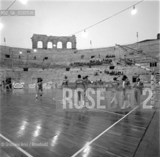 BASKET IN ARENA DI VERONA - 196? - © ARCHIVIO Graziano Arici/Rosebud2  / SPORT / PALLACANESTRO