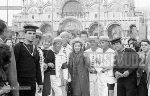 THE FESTIVAL DELLA CANZONE : THE POP SINGERS WILMA DE ANGELIS AND FLO SANDONS  - 1961 © ARCHIVIO Graziano Arici/Rosebud2  / MUSICA / LEGGERA / PIAZZA SAN MARCO / CANTANTE POP
