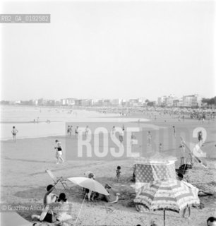 CAORLE LIDO BEACH (VENICE) - 1975 © ARCHIVIO Graziano Arici/Rosebud2  / SPIAGGIA