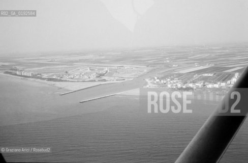 CAORLE LIDO BEACH (VENICE) - 1975 © ARCHIVIO Graziano Arici/Rosebud2  / SPIAGGIA / AEREO