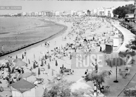 CAORLE LIDO BEACH (VENICE) - 1975 © ARCHIVIO Graziano Arici/Rosebud2  / SPIAGGIA DI LEVANTE