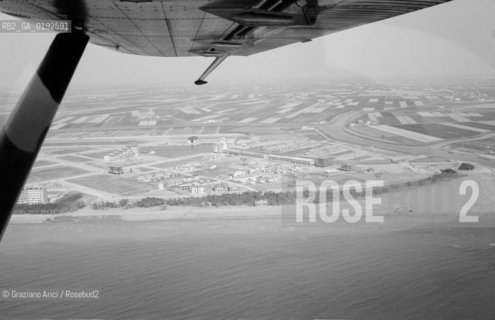 CAORLE LIDO BEACH (VENICE) - 1975 © ARCHIVIO Graziano Arici/Rosebud2  / SPIAGGIA / AEREO