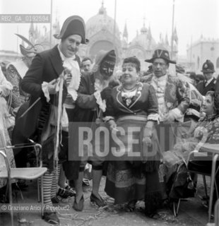 MASKS IN ST.MARKS SQUARE - 1962 - © ARCHIVIO Graziano Arici/Rosebud2  /  PIAZZA SAN MARCO / CARNEVALE