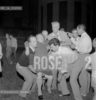 CASINO WORKERS ON STRIKE - VENICE - 1961 - © ARCHIVIO  Graziano Arici/Rosebud2 / SCIOPERO DEI LAVORATORI DEL CASINO DEL LIDO DI VENEZIA