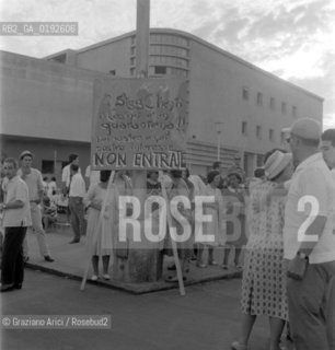 CASINO WORKERS ON STRIKE - VENICE - 1961 - ©  ARCHIVIO Graziano Arici/Rosebud2 / SCIOPERO DEI LAVORATORI DEL CASINO DEL LIDO DI VENEZIA