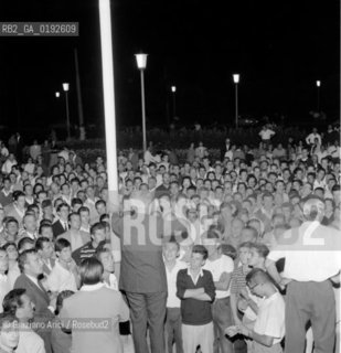 CASINO WORKERS ON STRIKE - VENICE - 1961 - © ARCHIVIO Graziano Arici/Rosebud2  / SCIOPERO DEI LAVORATORI DEL CASINO DEL LIDO DI VENEZIA / GIOBATTA GIANQUINTO / POLITICA / SINDACO.