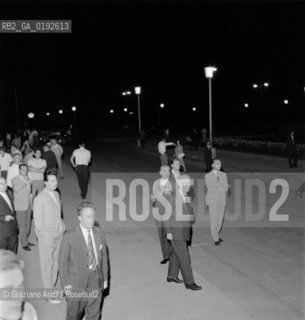 CASINO WORKERS ON STRIKE - VENICE - 1961 - © ARCHIVIO Graziano Arici/Rosebud2  / SCIOPERO DEI LAVORATORI DEL CASINO DEL LIDO DI VENEZIA / GIOBATTA GIANQUINTO / POLITICA / SINDACO