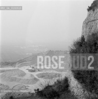 MARBLE QUARRIES IN THE COLLI EUGANEI - 1970 © ARCHIVIO Graziano Arici/Rosebud2  / CAVA / ECOLOGIA