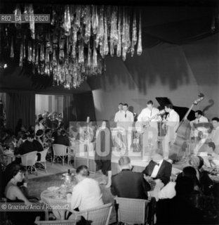 THE NIGHT-CLUB CHEZ VOUS AT EXCELSIOR HOTEL IN LIDO OF VENICE - 1961 © ARCHIVIO Graziano Arici/Rosebud2  /