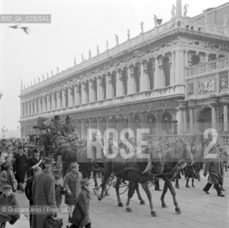 DILIGENCE IN ST.MARK SQUARE - VENICE - 196? - © ARCHIVIO Graziano Arici/Rosebud2  / DILIGENZA /  PIAZZA SAN MARCO / CAVALLO
