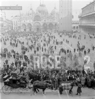 DILIGENCE IN ST.MARK SQUARE - VENICE - 196? - © ARCHIVIO Graziano Arici/Rosebud2  / DILIGENZA / PIAZZA SAN MARCO / CAVALLO