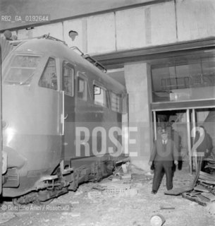 RAILWAY DISASTER IN VENICE STATION - 196? © ARCHIVIO Graziano Arici/Rosebud2  / DISASTRO FERROVIARIO DEL TRENO UDINE-VENEZIA