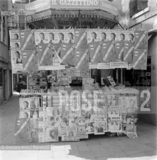 NEWSPAPER KIOSK - VENICE -  1961 © ARCHIVIO Graziano Arici/Rosebud2  / EDICOLA