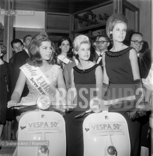 IRA FURSTENBERG  AT LADY EUROPA CONTEST IN CORTINA DAMPEZZO  -  1960 - © ARCHIVIO Graziano Arici/Rosebud2  / CONCORSO DI BELLEZZA / NOBILTA / VESPA
