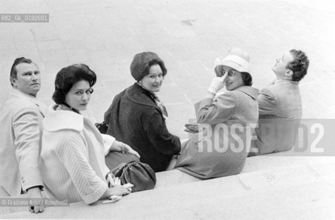 TEATRO LA FENICE LA FORZA DEL DESTINO  - THE OPERA SINGERS FRANCO CORELLI WITH HIS WIFE MARGHERITA ROBERTI, VIRGINIA LEANI AND NICOLA ROSSI LEMENI  - 1960 - © ARCHIVIO Graziano Arici/Rosebud2  / OPERA LIRICA / CANTANTE LIRICO