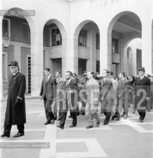 A FUNERAL OF A UNIVERSITY STUDENT IN PADUA UNIVERSITY - 195? - © ARCHIVIO Graziano Arici/Rosebud2  / SCUOLA / STUDENTE / GOLIARDI / PADOVA / FUNERALE / UNIVERSITA