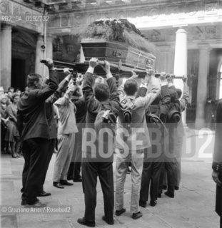 A FUNERAL OF A UNIVERSITY STUDENT IN PADUA UNIVERSITY - 195? - © ARCHIVIO Graziano Arici/Rosebud2  / SCUOLA / STUDENTE / GOLIARDI / PADOVA / FUNERALE