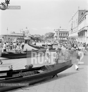 STRIKE OF GONDOLIERS  VENICE - 1969 - ©Graziano Arici/Rosebud2 / SCIOPERO DEI GONDOLIERI CONTRO IL MOTO ONDOSO / GONDOLA
