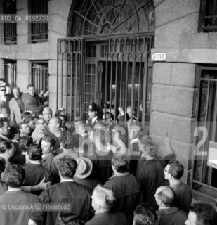 STRIKE OF GONDOLIERS  - 1969 - © ARCHIVIO Graziano Arici/Rosebud2  / SCIOPERO DEI GONDOLIERI CONTRO IL MOTO ONDOSO / GONDOLA / MANIFESTAZIONE AL CONSIGLIO COMUNALE