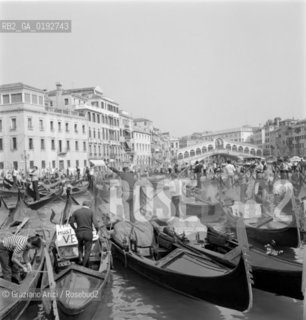 STRIKE OF GONDOLIERS  VENICE - 1969 - © ARCHIVIO Graziano Arici/Rosebud2  / SCIOPERO DEI GONDOLIERI CONTRO IL MOTO ONDOSO / GONDOLA
