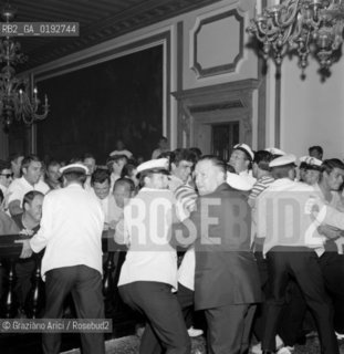 STRIKE OF GONDOLIERS  VENICE - 1969 - ©ARCHIVIO  Graziano Arici/Rosebud2 / SCIOPERO DEI GONDOLIERI CONTRO IL MOTO ONDOSO / GONDOLA / MANIFESTAZIONE AL CONSIGLIO COMUNALE