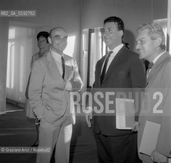 THE PAINTER LUCIO FONTANA WITH BERTO MORUCCHIO AT  THE ART EXPOSITION  ARTE E CONTEMPLAZIONE  IN PALAZZO GRASSI IN VENICE - 196?  - © ARCHIVIO Graziano Arici/Rosebud2  / ARTE / PITTORE / SCULTORE CRITICO