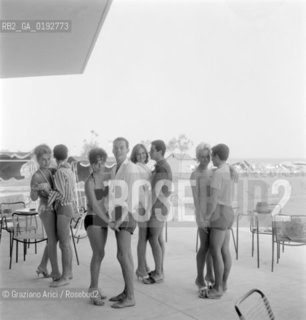 JESOLO LIDO BEACH (VENICE) - 196?© ARCHIVIO Graziano Arici/Rosebud2  / SPIAGGIA / BALLO