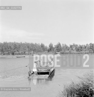 JESOLO LIDO BEACH (VENICE) - 196?© ARCHIVIO Graziano Arici/Rosebud2  / SPIAGGIA / AUTOMOBILE