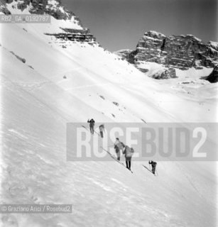 CLIMBERS IN TRE CIME DI LAVAREDO (BELLUNO) - 196?© ARCHIVIO Graziano Arici/Rosebud2  / MONTAGNA / SCALATORE / NEVE