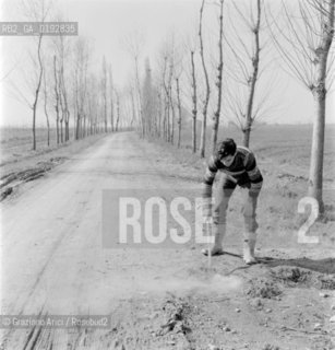 FINDING OF NATURAL GAS IN FERRARA - 195? - © ARCHIVIO Graziano Arici/Rosebud2  / METANO / CAMPAGNA