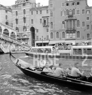 GONDOLA A MOTORE DI GINO MACROPODIO  - 196? -  © ARCHIVIO Graziano Arici/Rosebud2  / BARCA