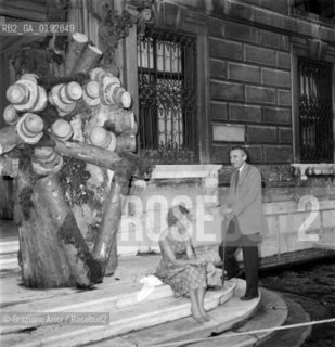 PALAZZO GRASSI:  DALLA NATURA ALLARTE THE ART CRITIC MICHEL TAPIE DE CELEYRAN WITH BEATRICE MONTI DELLA CORTE - 1960 - © ARCHIVIO Graziano Arici/Rosebud2  / ARTE / CRITICO