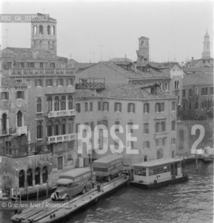 AUTOTRENO SUL CANAL GRANDE - 1960 - © ARCHIVIO Graziano Arici/Rosebud2  / CAMION / AUTOMOBILE