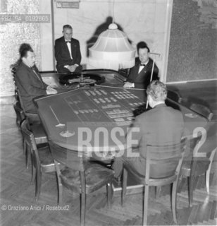 CASINO DI VENEZIA - LIDO DI VENEZIA - 196? - © ARCHIVIO Graziano Arici/Rosebud2  / CROUPIER / GIOCO
