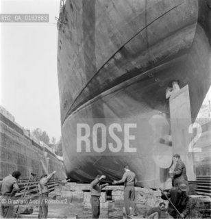 CANTIERE NAVALE ALLARSENALE - VENEZIA - 196? -  ARCHIVIO Graziano Arici/Rosebud2 / NAVE / OPERAIO
