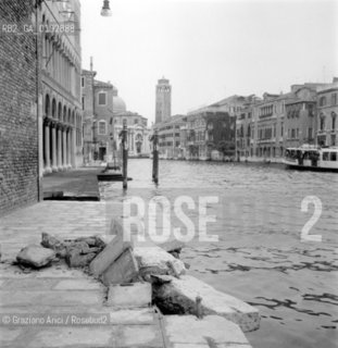 DAMAGES CAUSED BY WAVE MOTION  IN GRAND CANAL  (VENICE) - 196? © ARCHIVIO Graziano Arici/Rosebud2  / MOTO ONDOSO / DEGRADO