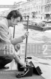 THE ELECTROMATIC SPEEDOMETER IN GRAND CANAL (VENICE) - 196? © ARCHIVIO Graziano Arici/Rosebud2  / AUTOVELOX / TACHIMETRO