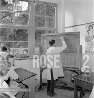 SCHOOL OF PAPADOPOLI - 1971 - © ARCHIVIO Graziano Arici/Rosebud2  / SCUOLA / DISABILE