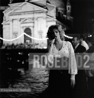 THE REDENTORE  - VENICE - 196? © ARCHIVIO Graziano Arici/Rosebud2  / FESTA / BARCA / LA CANTANTE IVA ZANICCHI / MUSICA POP, ROCK
