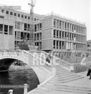 THE INPS BUILDING - VENICE - 196? © ARCHIVIO Graziano Arici/Rosebud2  / ARCHITETTURA MODERNA / RIO NUOVO