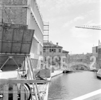 THE INPS BUILDING - VENICE - 196? © ARCHIVIO Graziano Arici/Rosebud2  / ARCHITETTURA MODERNA / RIO NUOVO