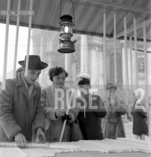 MADONNA DELLA SALUTE HOLIDAY  - VENICE - 195? - © ARCHIVIO Graziano Arici/Rosebud2  / FESTA / CANDELA