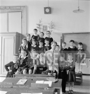 SCHOOLBOYS IN VENICE (SCUOLA ELEMENTARE DIEDO)- 196? - © ARCHIVIO Graziano Arici/Rosebud2  / SCUOLA / STUDENTE