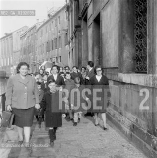 SCHOOLBOYS IN VENICE (SCUOLA ELEMENTARE DIEDO)- 196? - © ARCHIVIO Graziano Arici/Rosebud2  / SCUOLA / STUDENTE