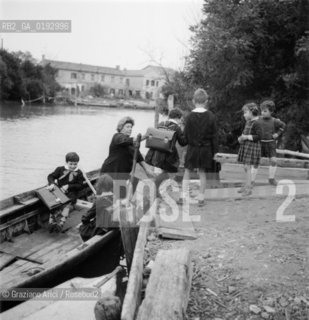 SCHOOLBOYS IN VENICE (VIGNOLE)- 195? - © ARCHIVIO Graziano Arici/Rosebud2  / SCUOLA / STUDENTE